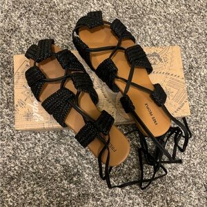 NWT! 🌟Free People Sunny Gilly Flat🌟. Color Black. Size 7.